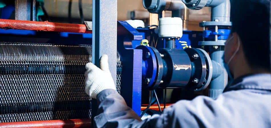 Assistants in regulating pressure