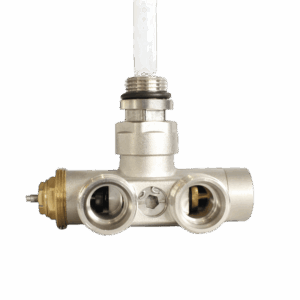 Three-way temperature control valve head for thermostat